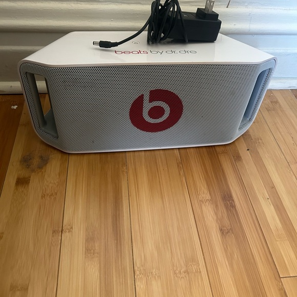 Beats by Dr. Dre portable Bluetooth beatbox - Picture 3 of 6